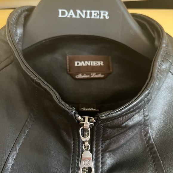 Danier italian black leather jacket XL - Picture 7 of 10